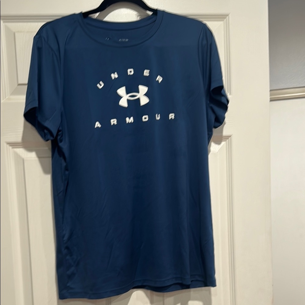 Under Armour womens Navy Short Sleeve Tee